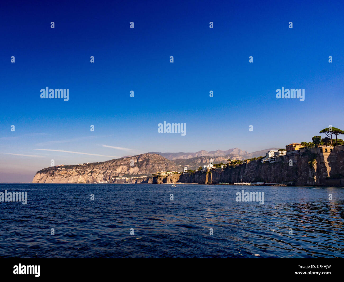 Sorrento Küste Schuß von der Bucht von Neapel. Sorrento. Italien. Stockfoto