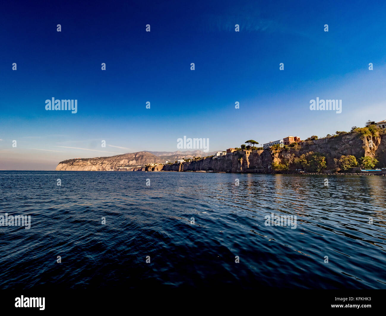 Sorrento Küste Schuß von der Bucht von Neapel. Sorrento. Italien. Stockfoto