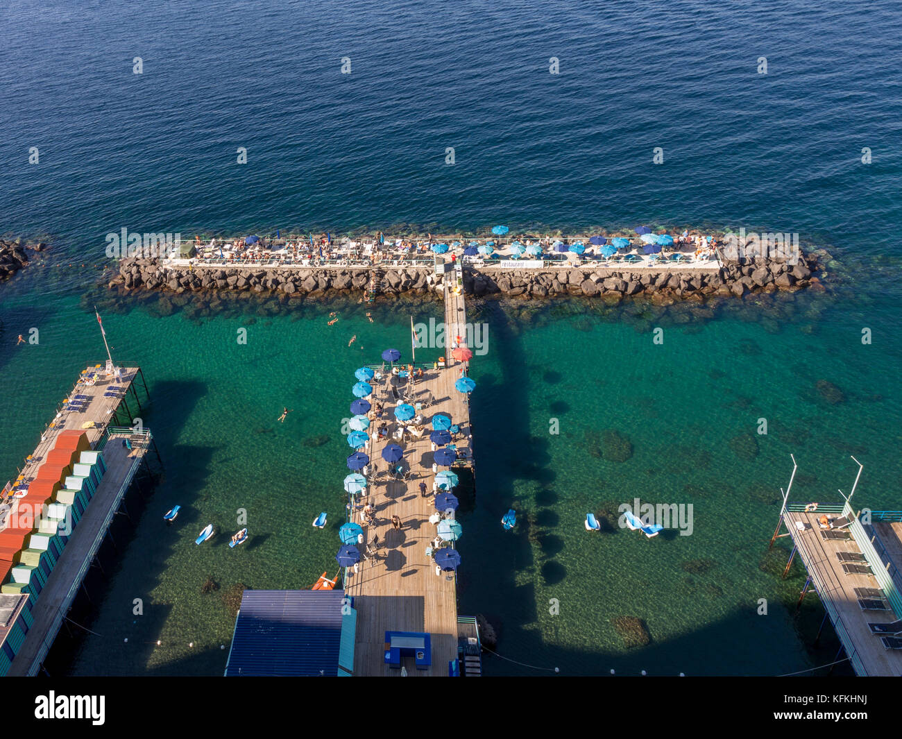 Luftaufnahme von privaten Strand. Sorrento. Italien. Stockfoto