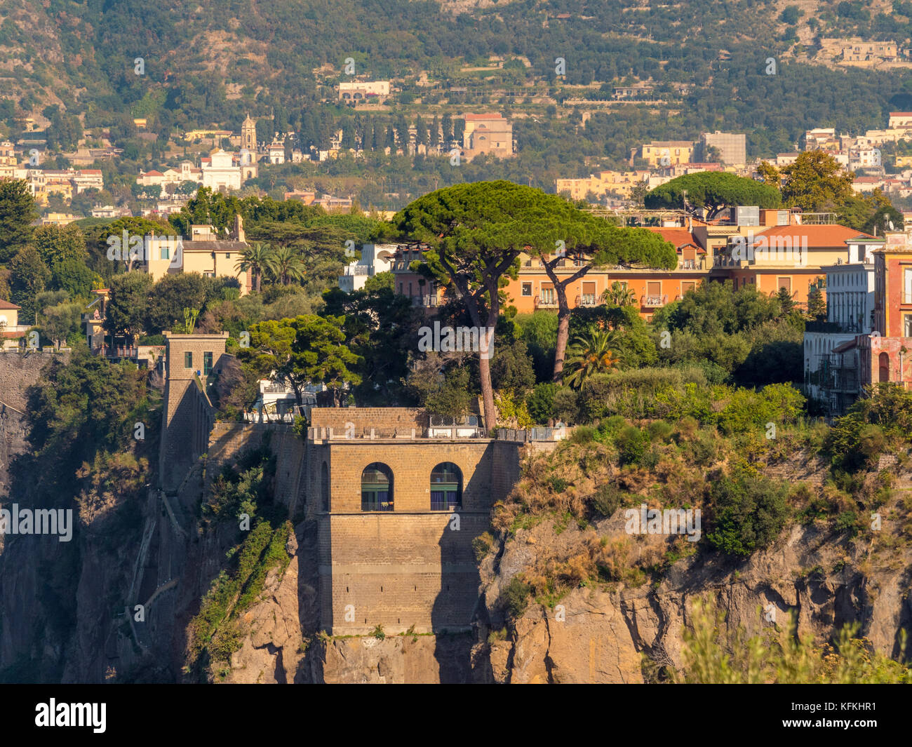 Luftaufnahme von Sorrento Cliff Tops Hotels. Sorrento, Italien. Stockfoto