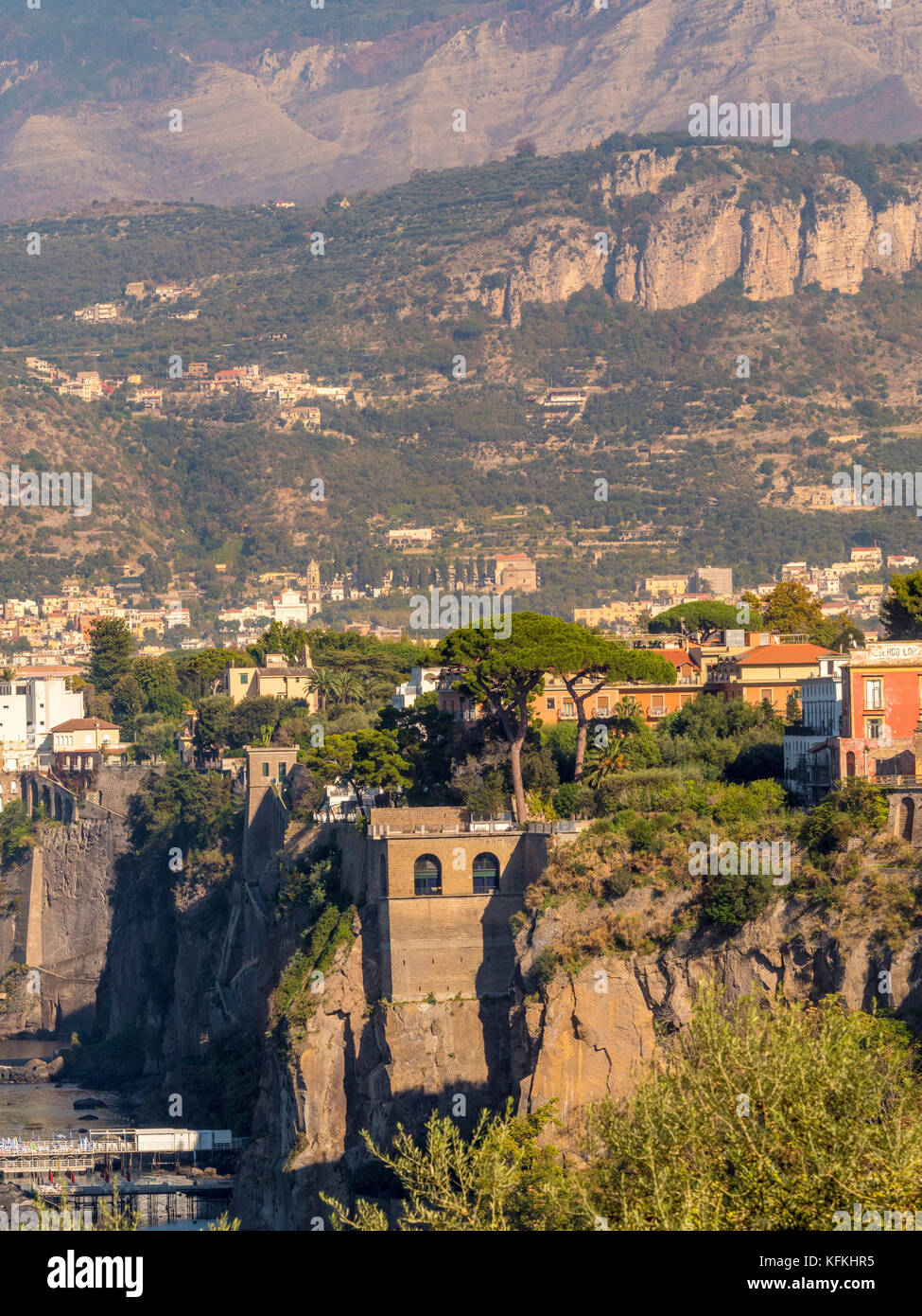 Luftaufnahme von Sorrento Cliff Tops Hotels. Sorrento, Italien. Stockfoto
