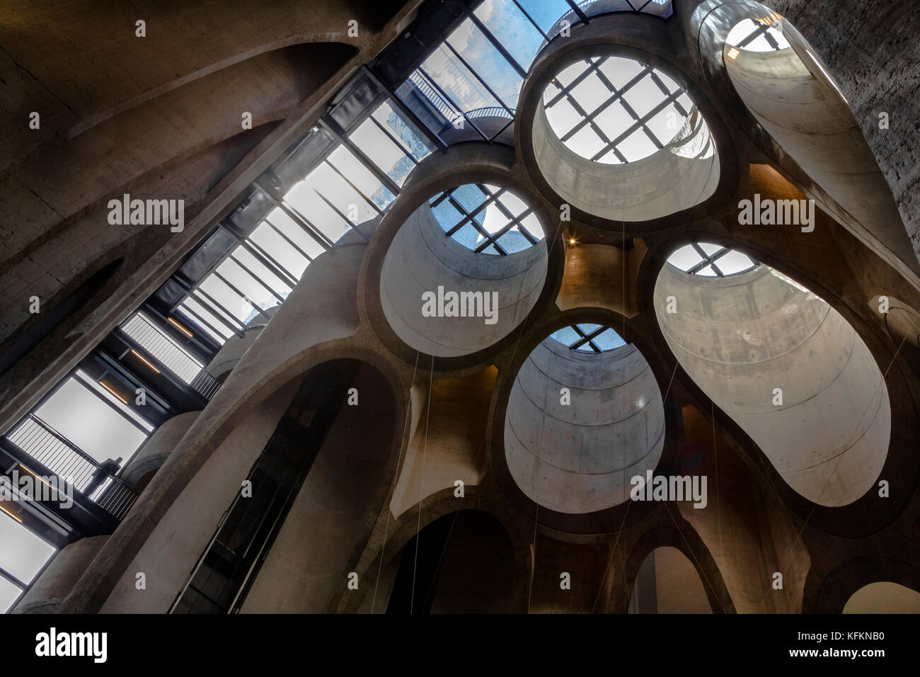 Atrium, MOCAA, Zeitz Museum der Zeitgenössischen Kunst Afrikas, Cape Town, South Africa, September 2017 Stockfoto