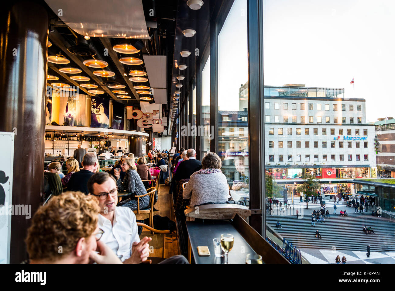 Cafe in Kultur Haus, Kulturhuset, ein kulturelles Zentrum und Theater im Süden von Sergels Torg, Stockholm, Schweden Stockfoto