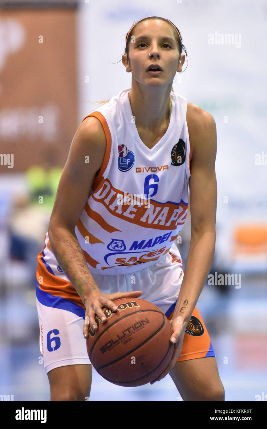 Cercola, Italien. 29 Okt, 2017. von Neapel, Sabrina cinili in Aktion während der Meisterschaft italienische Serie ist eine Women's Basketball Saison saces Mapei givova Napoli gegenüber famila Schio. wuber Spiel endet 59-64 Für famila Schio. wuber Credit: Paola visone/Pacific Press/alamy leben Nachrichten Stockfoto