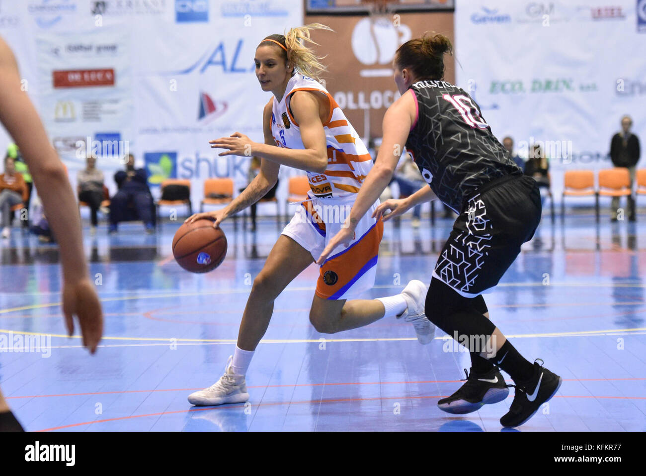 Cercola, Italien. 29. Oktober 2017. Neapels Stürmer Sabrina Cinili in Aktion während der Meisterschaft Italianische Serie A Frauen Basketball regulären Saison Saces Mapei GIVOVA Napoli gegen Famila Wuber Schio. Spiel endet 59-64 für Famila Wuber Schio. Quelle: Paola Visone/Pacific Press/Alamy Live News Stockfoto