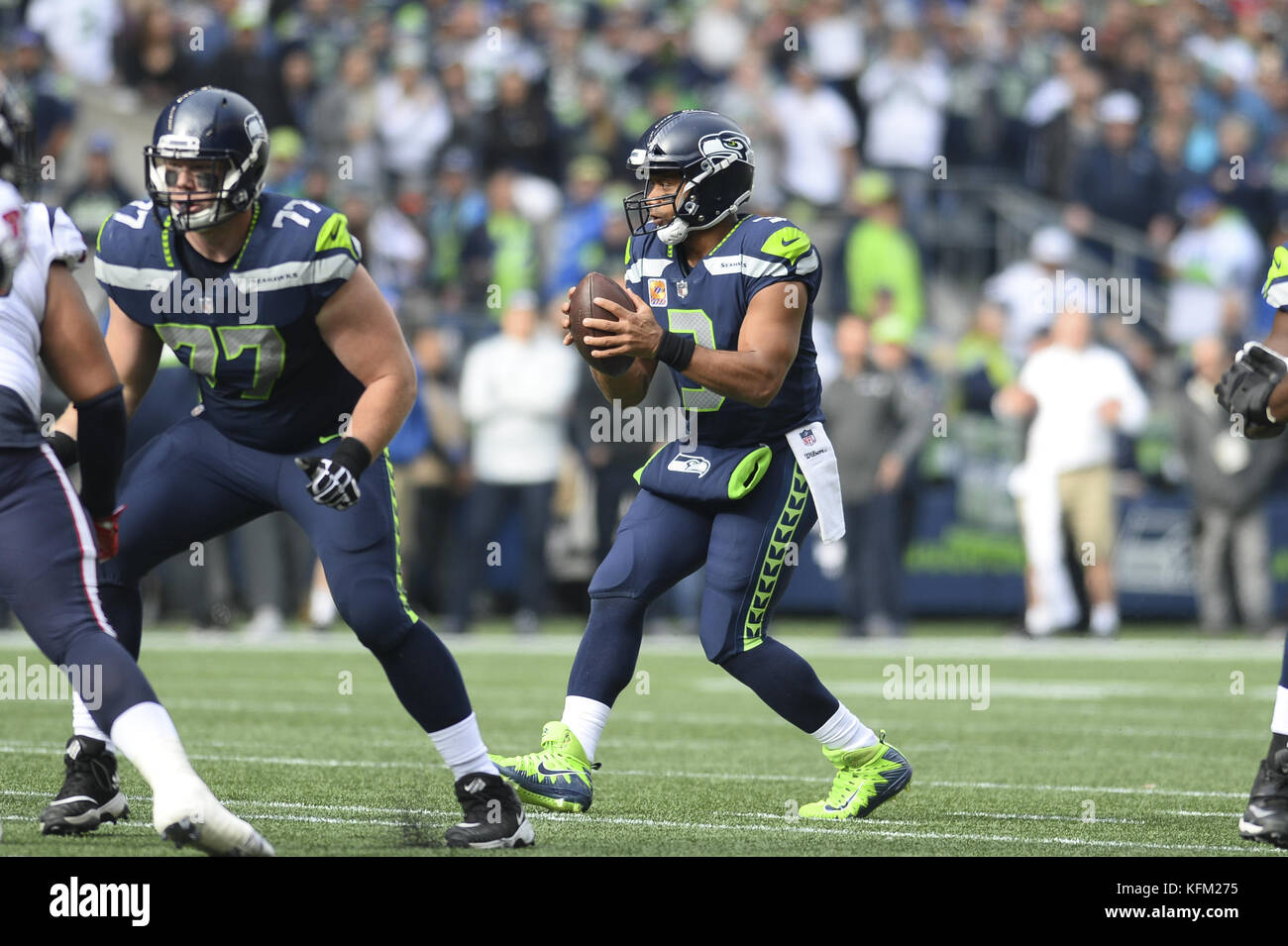 Oktober 29, 2017 - Seattle, Washington, USA - Seattle quarterback RUSSELL WILSON (3), die in Aktion als die Houston Texans besuchen Sie die Seattle Seahawks für ein NFL Spiel im Century Link Feld in Seattle, WA. (Bild: © Jeff Halstead über ZUMA Draht) Stockfoto