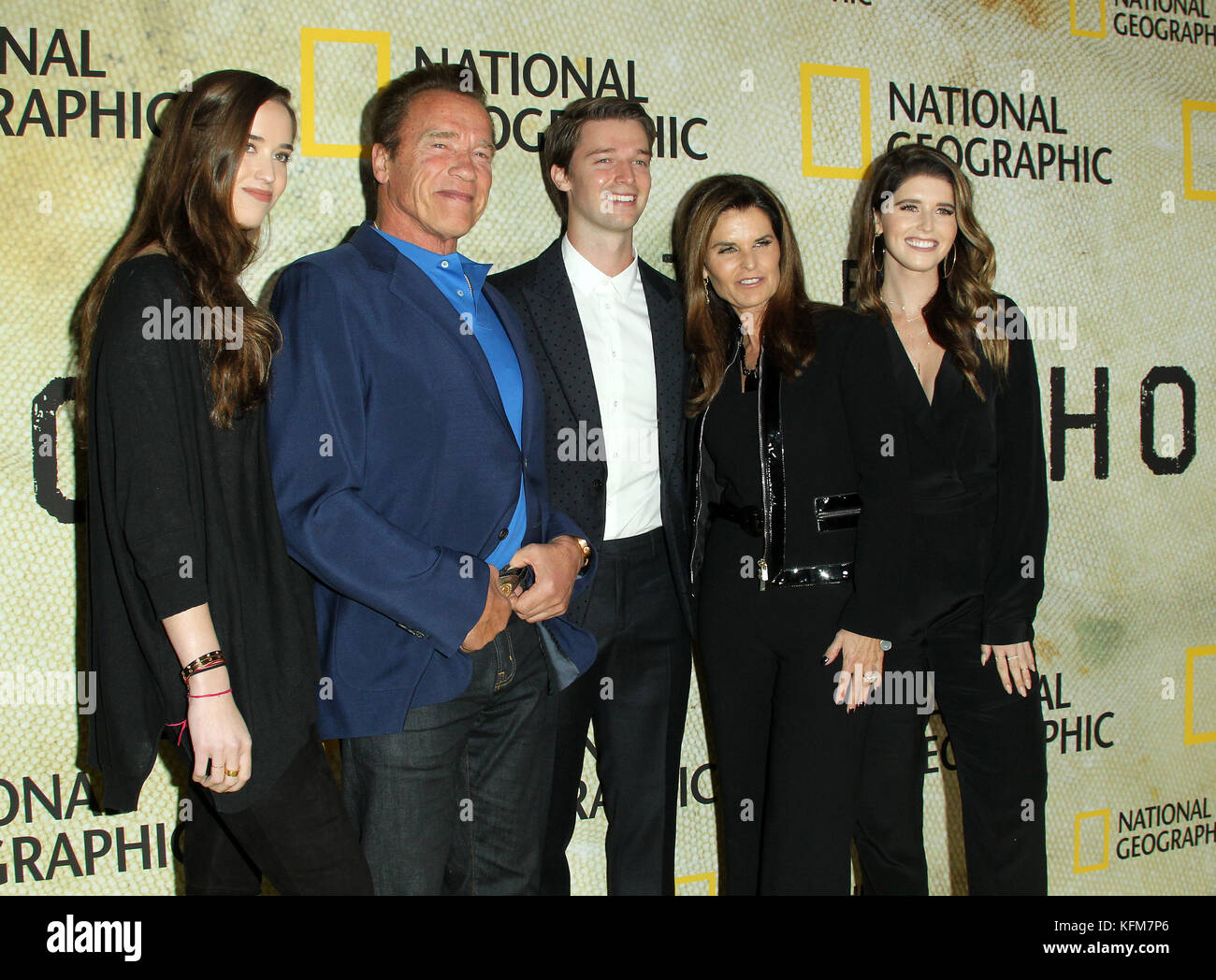 Los Angeles, CA, USA. 30. Oktober 2016. 30. Oktober 2017 – Los Angeles, Kalifornien – Christina Schwarzenegger, Arnold Schwarzenegger, Patrick Schwarzenegger, Maria Shriver und Katherine Schwarzenegger. Die Premiere von National Geographic „The Long Road Home“ fand in der Royce Hall in der UCLA in Los Angeles statt. Foto: AdMedia Credit: AdMedia/ZUMA Wire/Alamy Live News Stockfoto