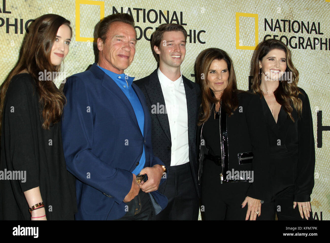 Los Angeles, CA, USA. 30. Oktober 2016. 30. Oktober 2017 – Los Angeles, Kalifornien – Christina Schwarzenegger, Arnold Schwarzenegger, Patrick Schwarzenegger, Maria Shriver und Katherine Schwarzenegger. Die Premiere von National Geographic „The Long Road Home“ fand in der Royce Hall in der UCLA in Los Angeles statt. Foto: AdMedia Credit: AdMedia/ZUMA Wire/Alamy Live News Stockfoto