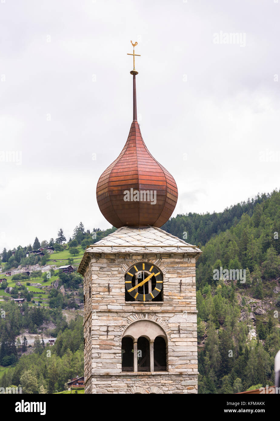 St. Niklaus, Schweiz - zwiebelturm Kirchturms. Stockfoto