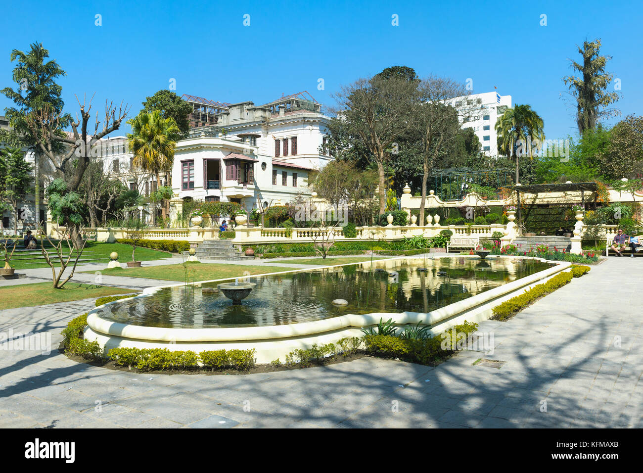 Garten der Träume, Galerie Gebäude und Teich, Kaiser mahal palace, Thamel, Kathmandu, Nepal Stockfoto