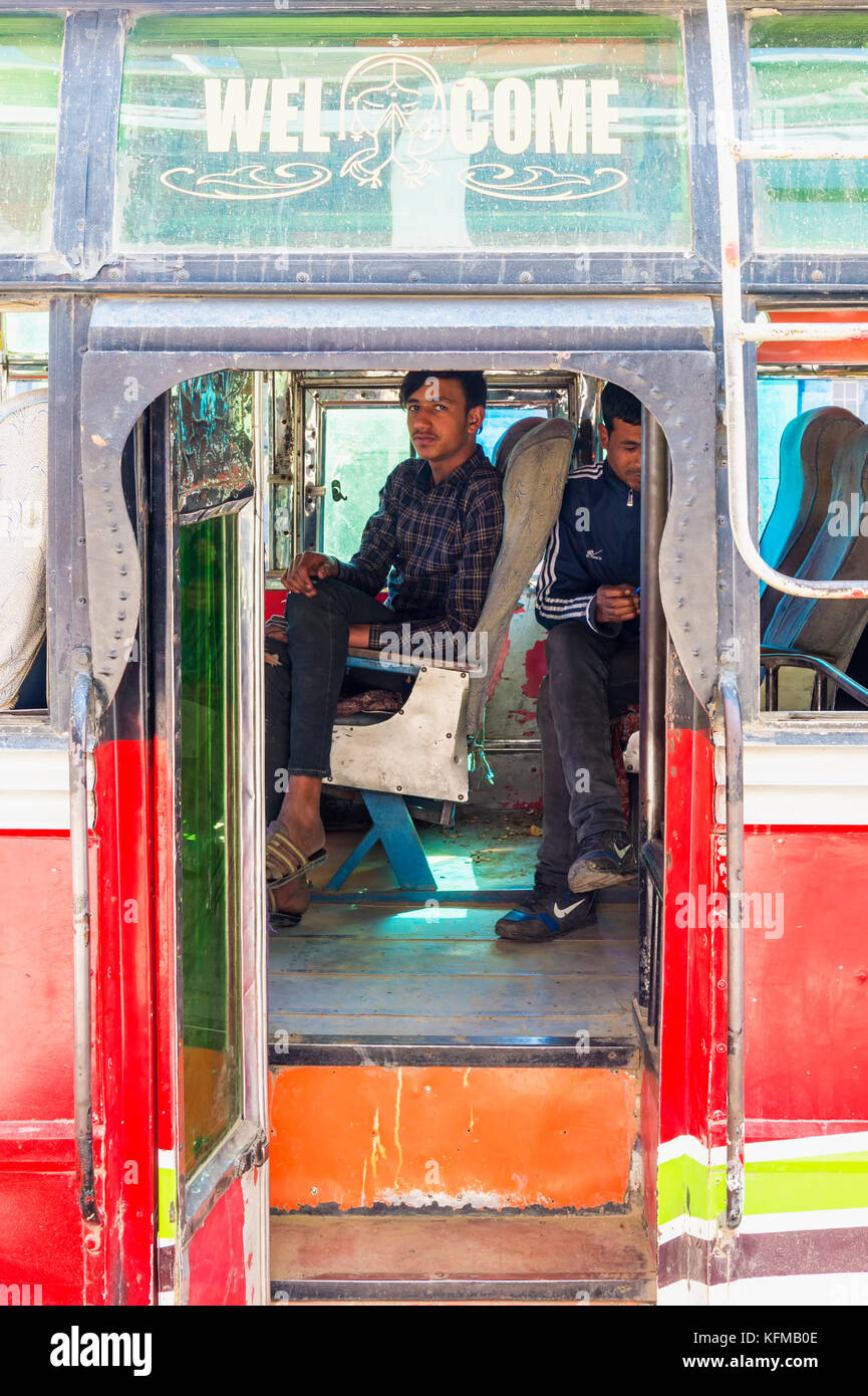Local Bus am Durbar Marg Avenue, Kathmandu, Nepal Stockfoto
