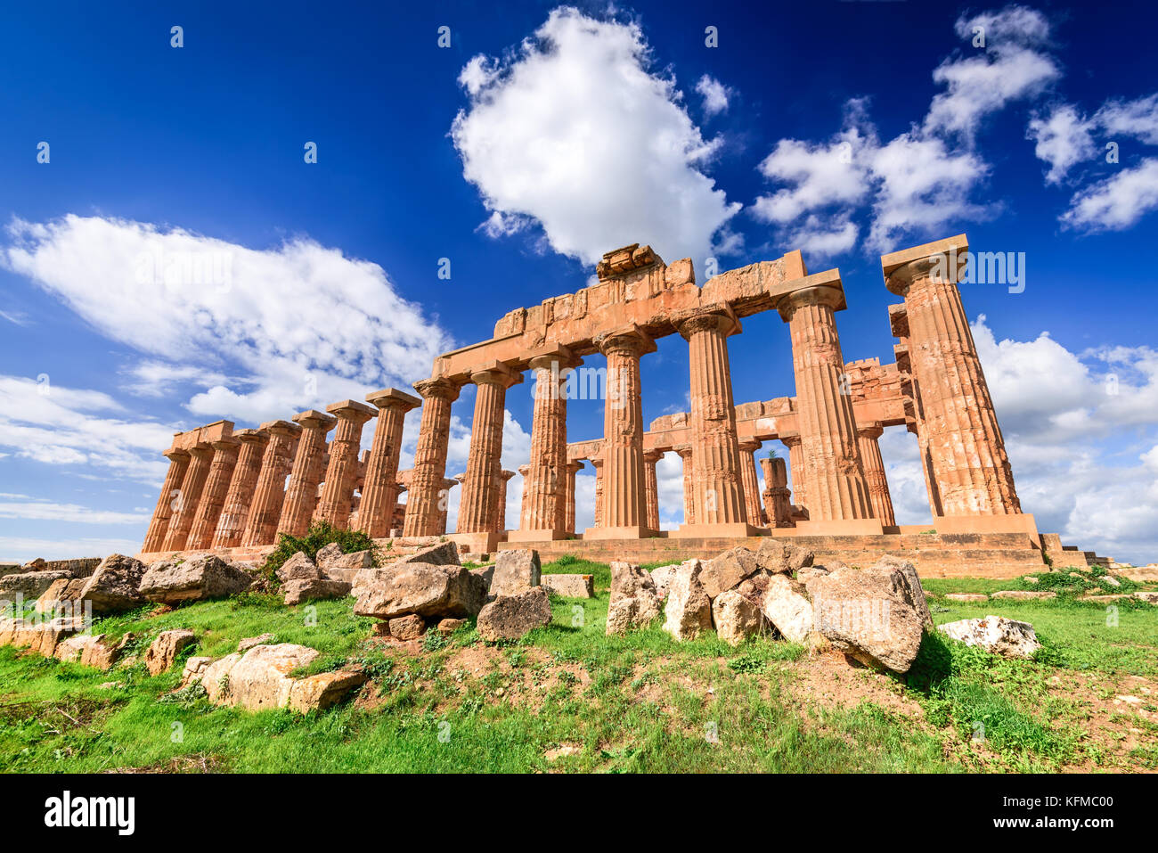 Selinunte war eine antike griechische Stadt an der süd-westlichen Küste von Sizilien in Italien. Tempel der Hera Ruinen der dorischen Stil. Stockfoto