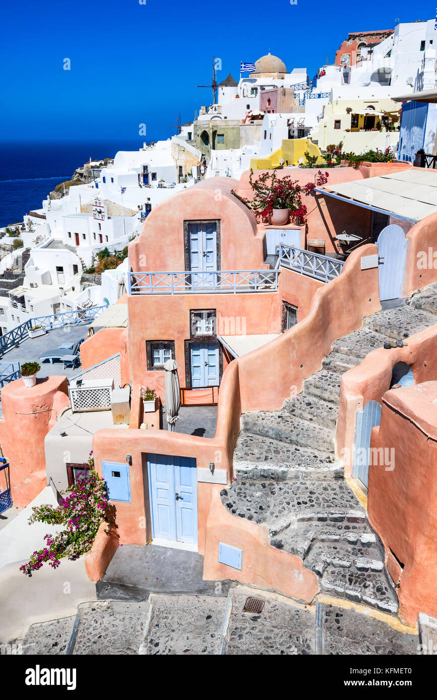 Santorini, Griechenland. Berühmten Attraktion der weißen Stadt Oia, Griechische Inseln der Kykladen, Ägäis. Stockfoto