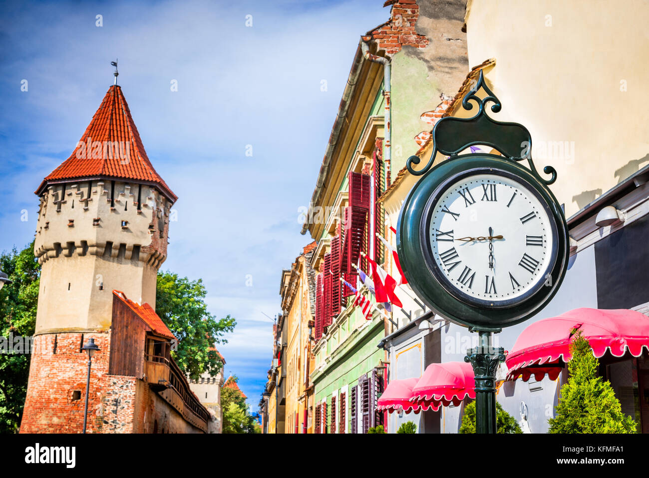 Sibiu, Rumänien - Mittelalterliche Innenstadt einer der größten sächsischen Stadt in Siebenbürgen. Die zimmerleute Tower. Stockfoto
