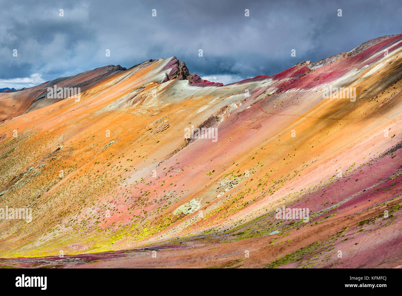 Vinicunca, Peru - Winicunca Rainbow Mountain (5200 m) in den Anden, Cordillera de los Andes, Cusco Region in Südamerika. Stockfoto