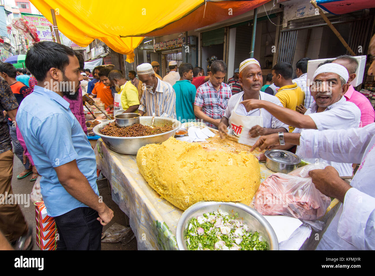 Chawkbazar hat uralte Tradition als populärste der Hauptstadt iftar Basar in Bangladesch. Stockfoto