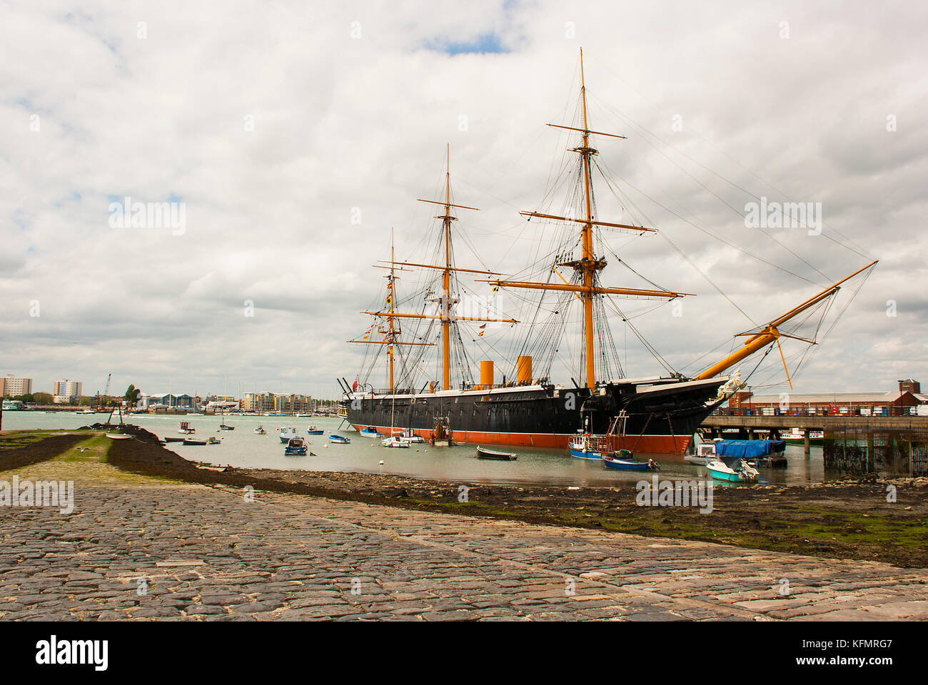 Die alten Royal Navy Fregatte HMS Victorious die ersten Eisen gekleidet Kriegsschiff der Britischen Marine und jetzt ein schwimmendes Museum liegt an ihrem Liegeplatz in Portsmouth Stockfoto