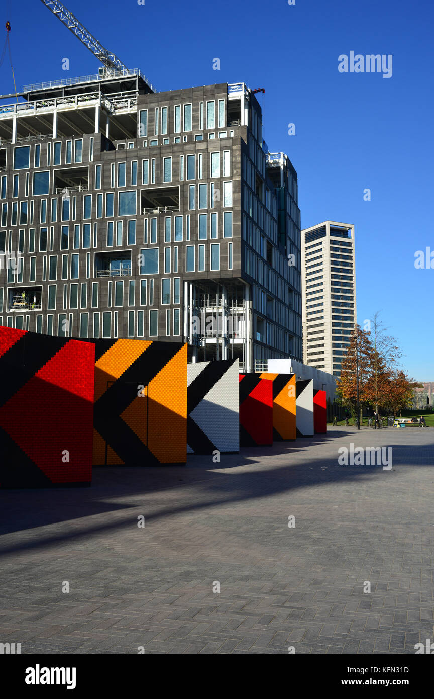 Uk, London, Kings Cross Re - Entwicklung, Lewis cubitt Square und Nr. 700 Reflektoren Artwork von rana Begum Stockfoto