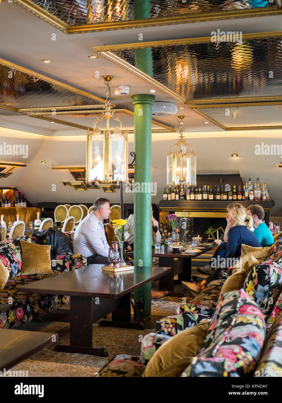 Das Restaurant und die Bar Atelier im Dachgeschoss des Hotel Pigalle, einem kleinen Luxushotel in der Innenstadt von Gothenberg, Westschweden Stockfoto