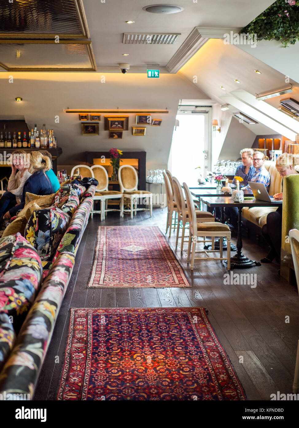 Das Restaurant und die Bar Atelier im Dachgeschoss des Hotel Pigalle, einem kleinen Luxushotel in der Innenstadt von Gothenberg, Westschweden Stockfoto