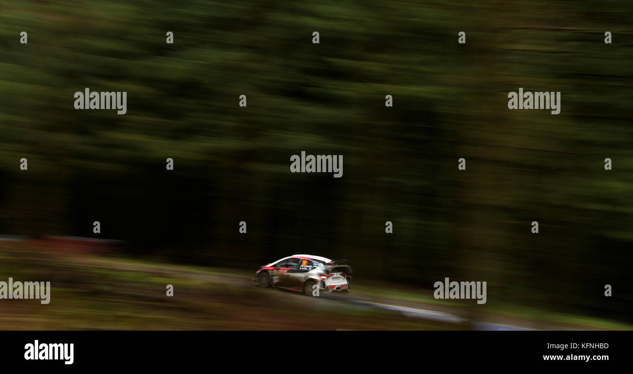 Jari-Matti Latvala aus Finnland und Toyota Gazoo Racing fahren mit Miikka Anttila aus Finnland am vierten Tag der Dayensure Wales Rally GB. DRÜCKEN Sie VERBANDSFOTO. Bilddatum: Sonntag, 29. Oktober 2017. Bildnachweis sollte lauten: David Davies/PA Wire Stockfoto