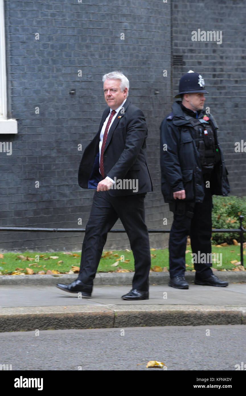 Erster Minister von Wales, Carwyn Jones außerhalb 10 Downing Street, London, UK am 30. Oktober 2017 Stockfoto