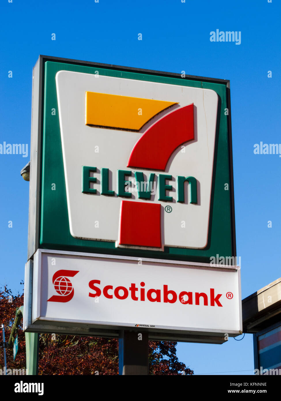 Zeichen 7-Eleven Convenience Store und Scotiabank Stockfoto