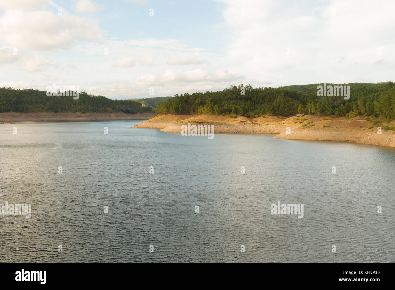 Landschaft einer Big River, in der Nähe eines portugiesischen Dam, Europa Portugal Stockfoto