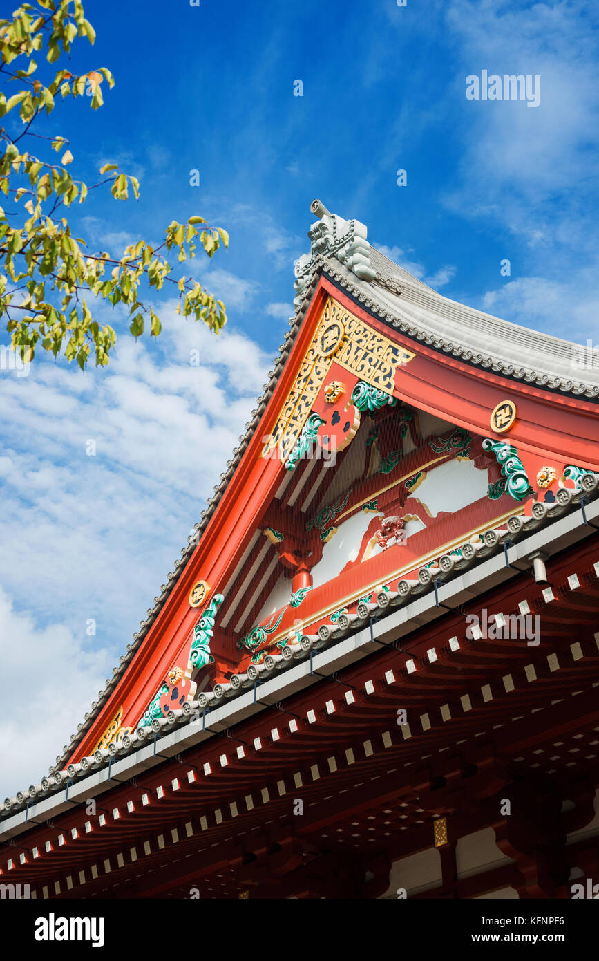 Detail der Senso-ji Buddhistischen japanischen Tempel Dach in Asakusa Viertel, dem ältesten Tempel in Tokio Stockfoto