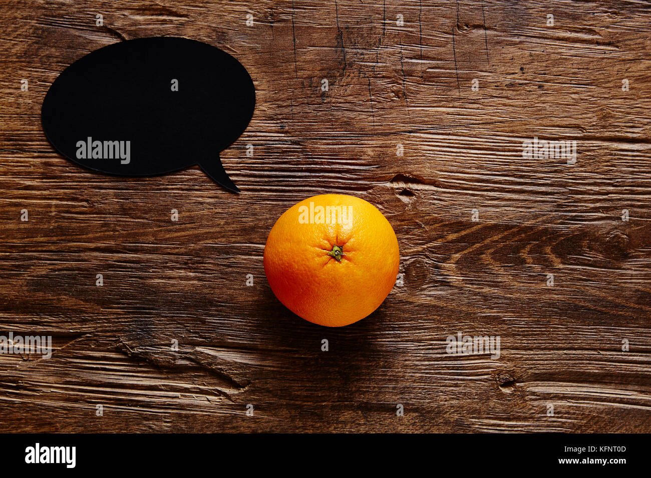 Speechbubble orange hat eine Nachricht Stockfoto