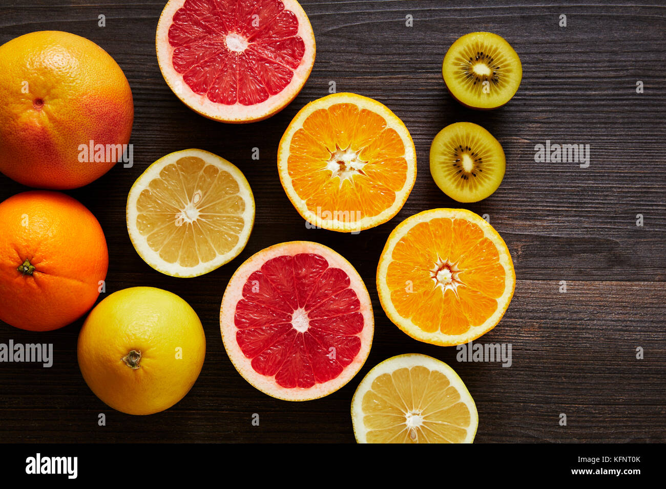 Varitety von Früchten mit viel Vitamin C Stockfoto