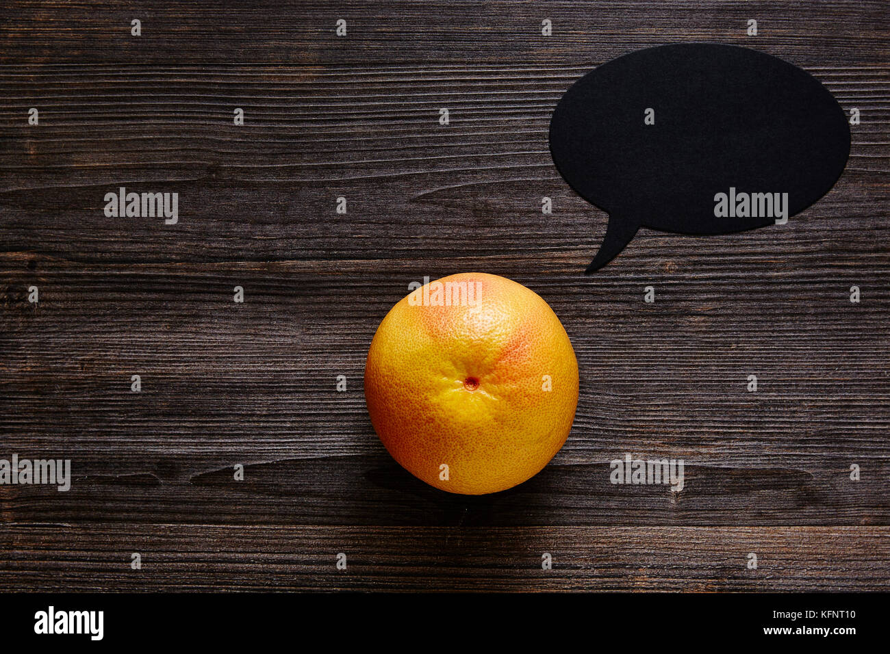 Grapefruit mit Speechbubble hat etwas zu sagen Stockfoto