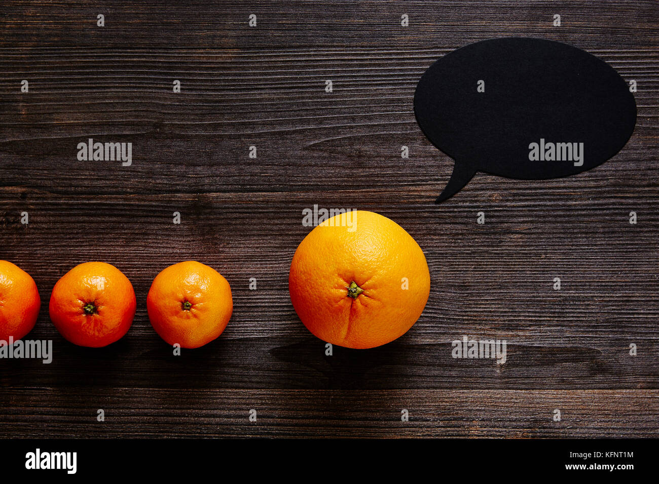 Orange mit Speechbubble und Mandarinen Stockfoto