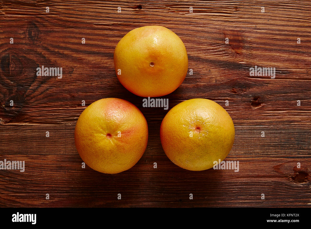 Drei organisch gesunden Grapefruit im Dreieck Stockfoto