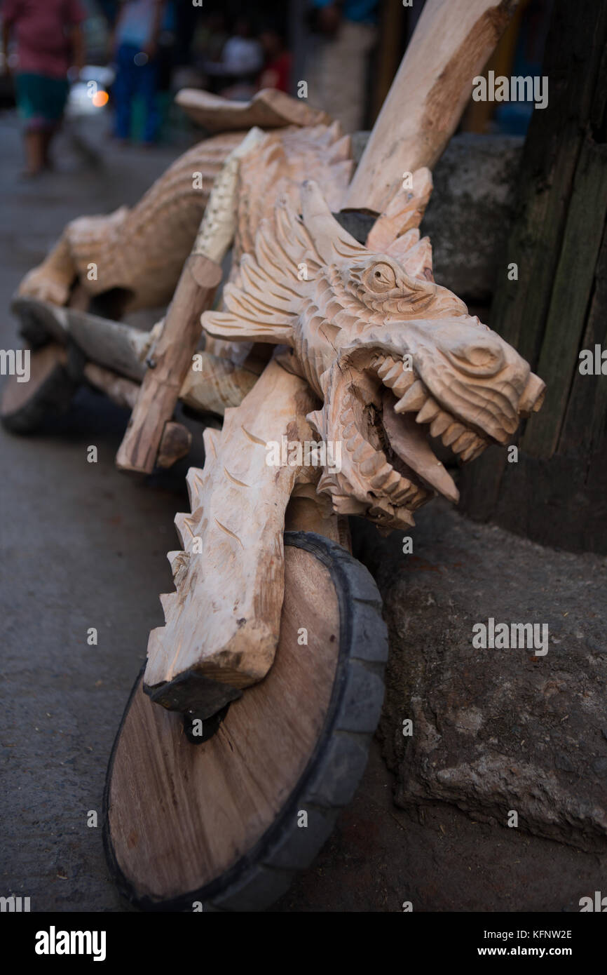 Ein Roller aus Holz, der von den indigenen Stämmen der Ifugao in Banaue, Philippinen, verwendet wird. Stockfoto