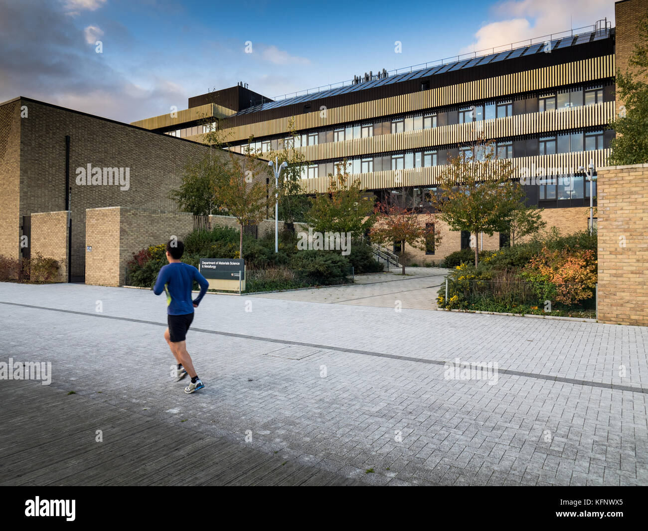 Fakultät für Werkstoffwissenschaft und Metallurgie Gebäude der Universität Cambridge an der West Cambridge, Cambridge, UK. Eröffnet 2013 Architekten NBBJ Stockfoto