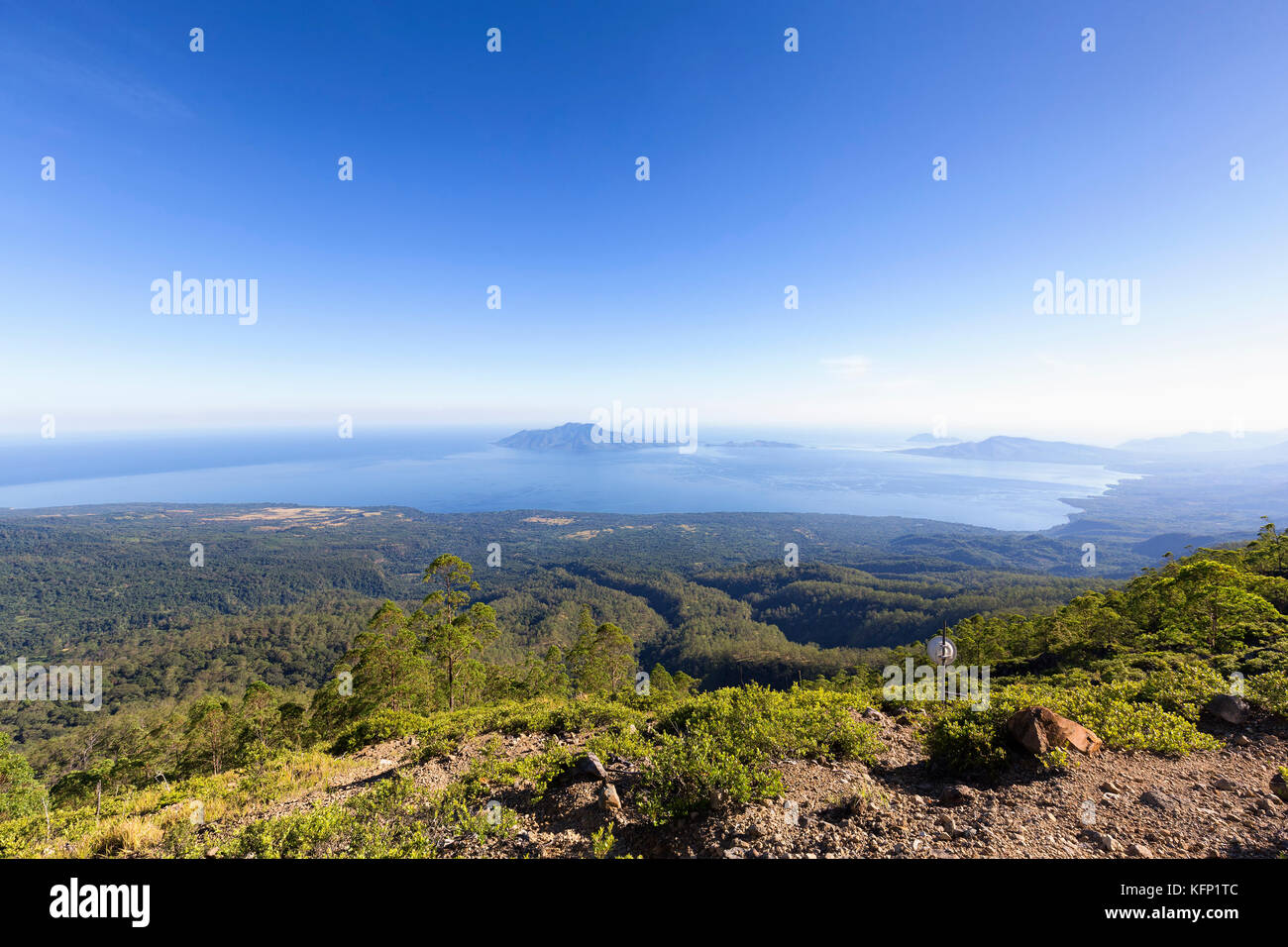 Suchen Besar Insel von aktiv auf pulau Egon Berg auf Ost Nusa Tenggara, Indonesien. Stockfoto