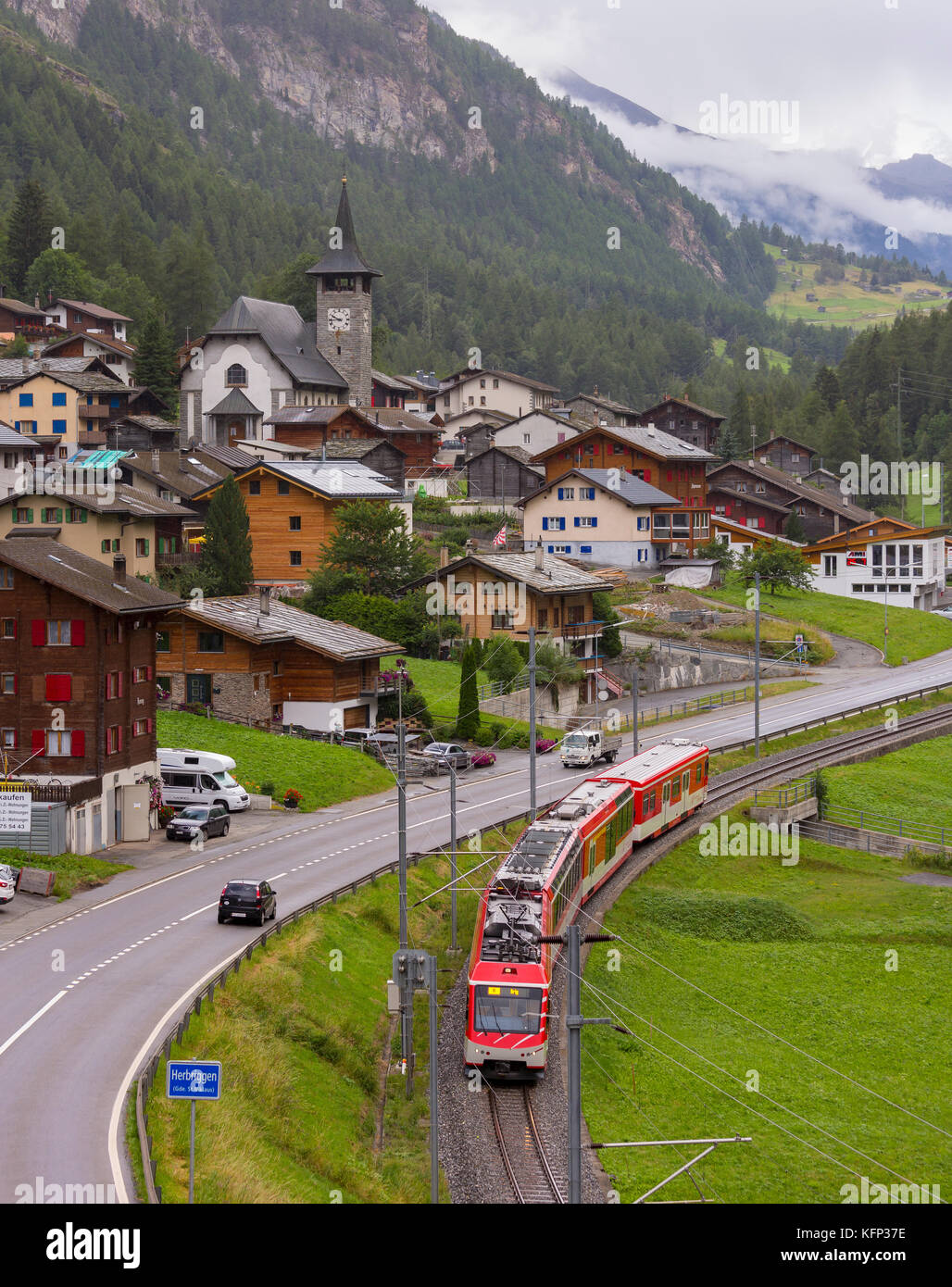 Herbriggen, Schweiz - Eisenbahn Zug durch das Dorf Stockfotografie - Alamy