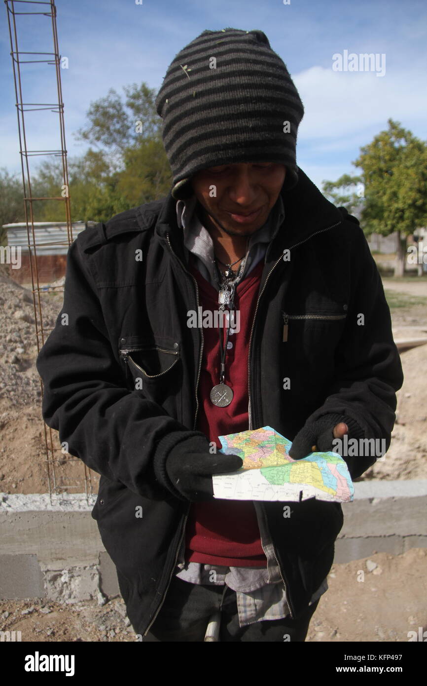 Migrantes HondureÃ±os durante su paso por Hermosillo con rumbo al Norte se reÃºnen en un comedor a punto de medio dÃ­a. .Staff /nortephoto.com,CREDITO ObligatORIO*** Luis Gustavo Matute migrante viajero de origen Hodureño en su paso por Hermosillo, Sonora Mexiko. Stockfoto