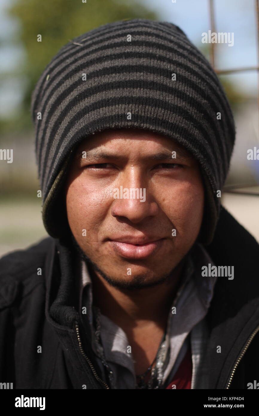 Migrantes HondureÃ±os durante su paso por Hermosillo con rumbo al Norte se reÃºnen en un comedor a punto de medio dÃ­a. .Staff /nortephoto.com**CREDITO ObligatORIO** Luis Gustavo Matute migrante viajero de origen Hodureño en su paso por Hermosillo, Sonora Mexiko. Stockfoto