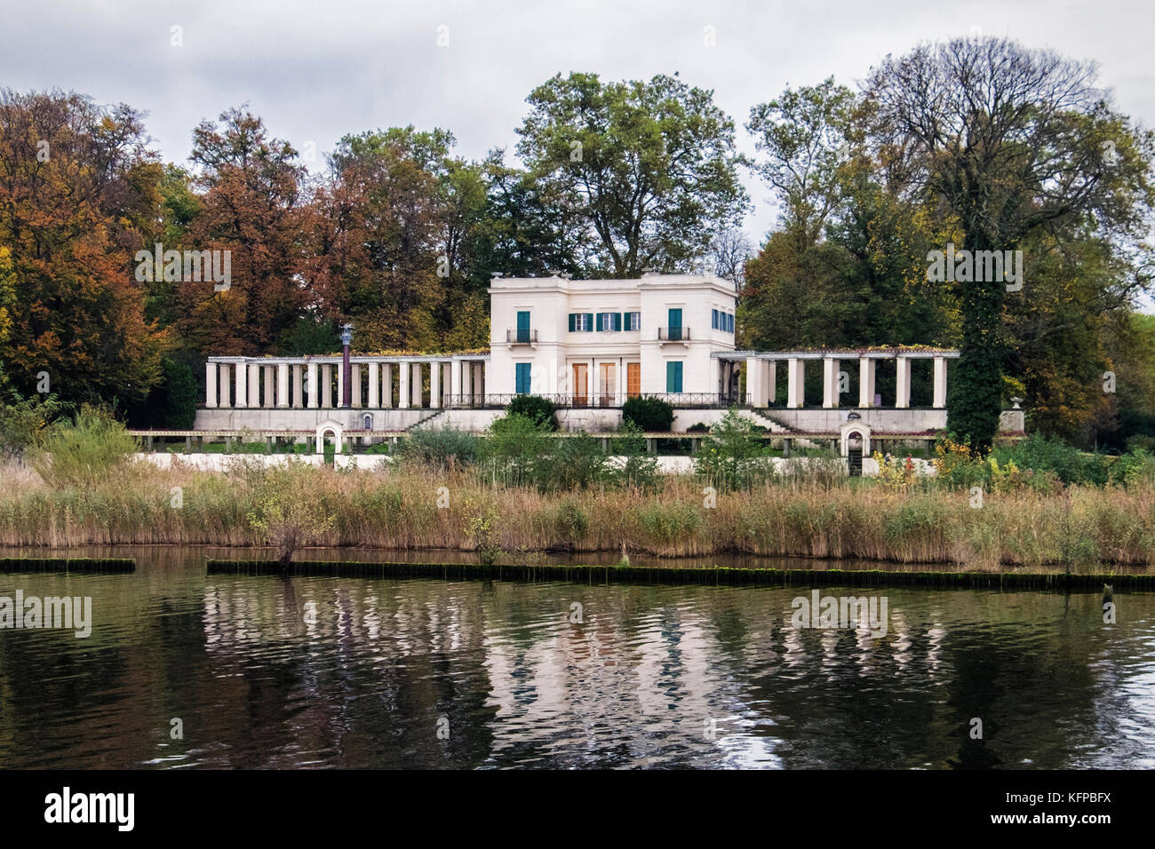 Park Glienicke, casino Gebäude am Fluss Havel. im italienischen Stil