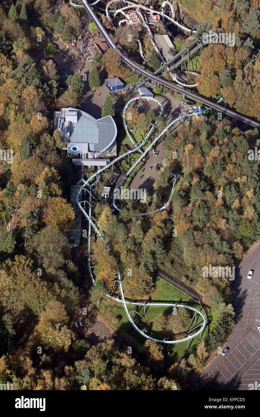 Luftaufnahme von Alton Towers Adventure Park, ein Vergnügungspark in der Nähe von Stoke, Großbritannien Stockfoto