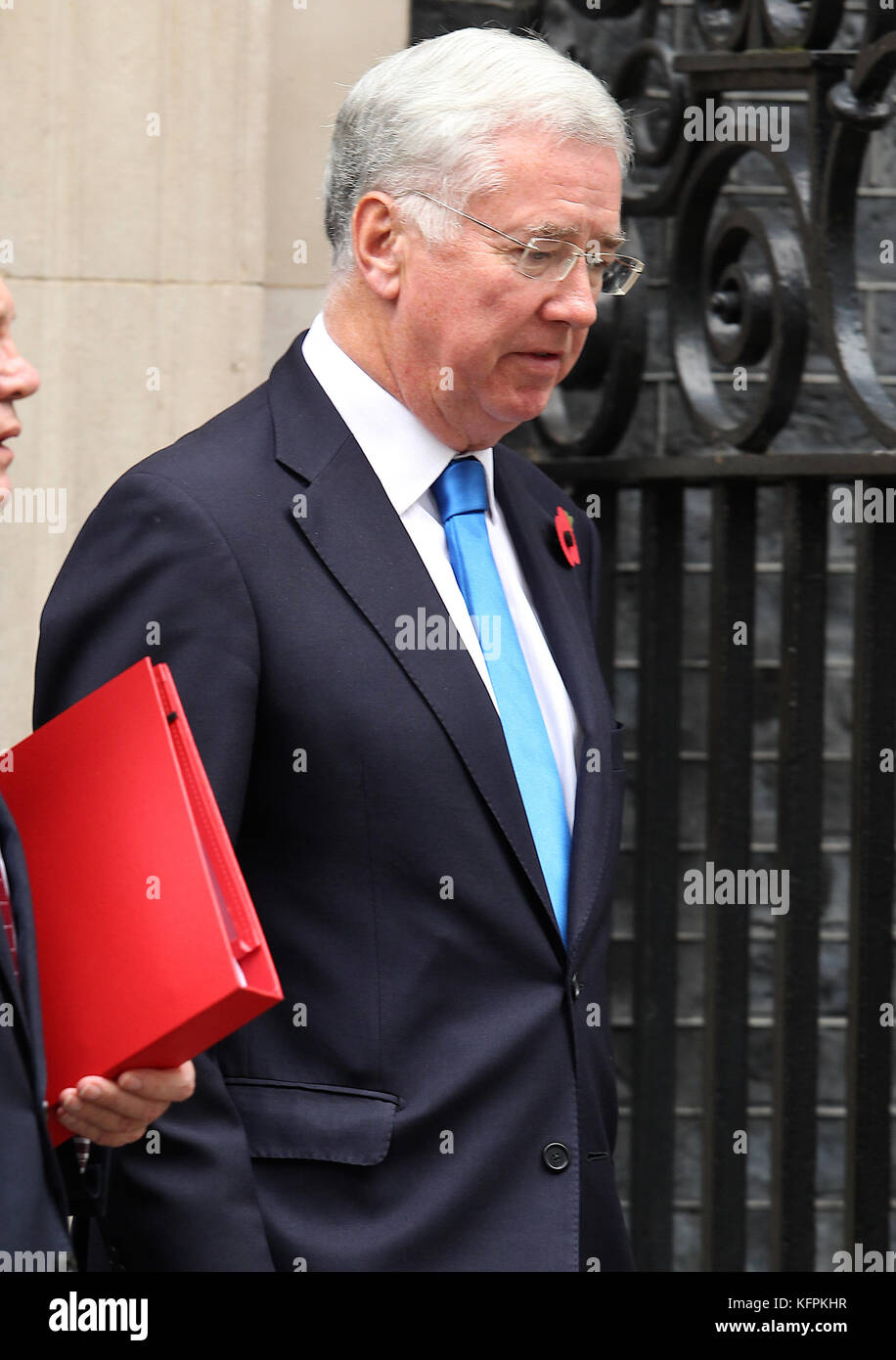 London, Großbritannien. 31 Okt, 2017. Sir Michael fallon Staatssekretär für Verteidigung gesehen verlassen 10 Downing Street in London Quelle: Wfpa/alamy leben Nachrichten Stockfoto