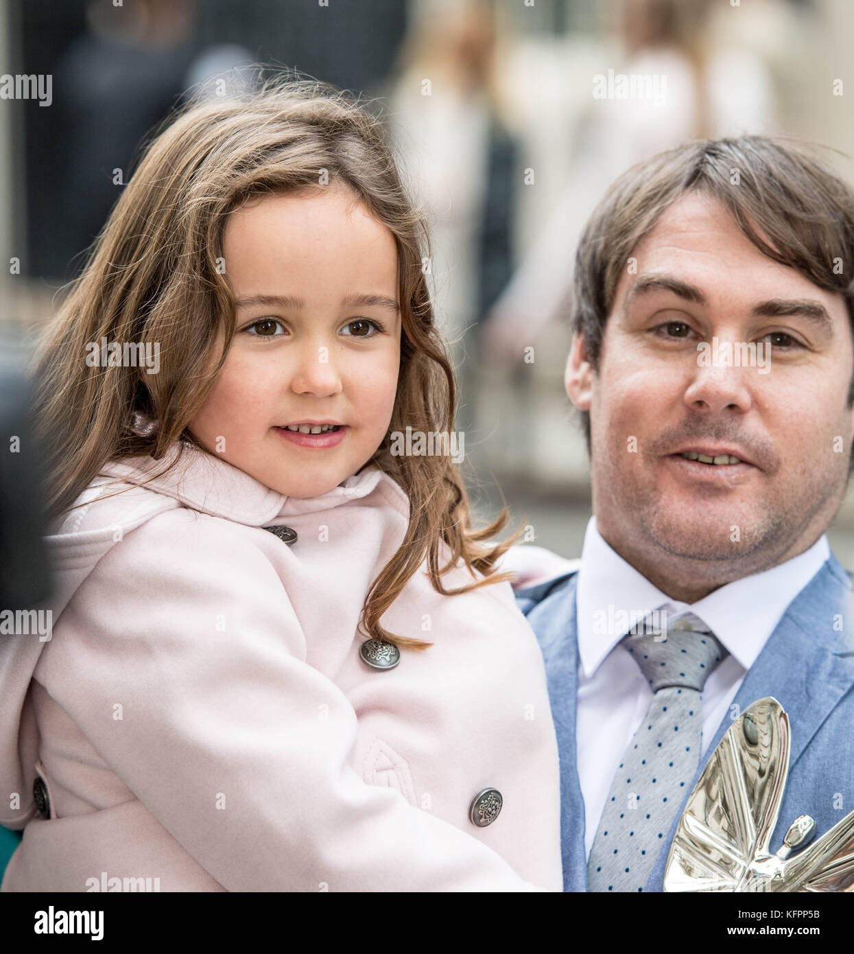 London, Großbritannien. 31 Okt, 2017. Pride of Britain Award Gewinner Empfang in Downing Street 10, Suzie mccash, Kind von Courage Award in Downing Street Credit: Ian Davidson/alamy leben Nachrichten Stockfoto