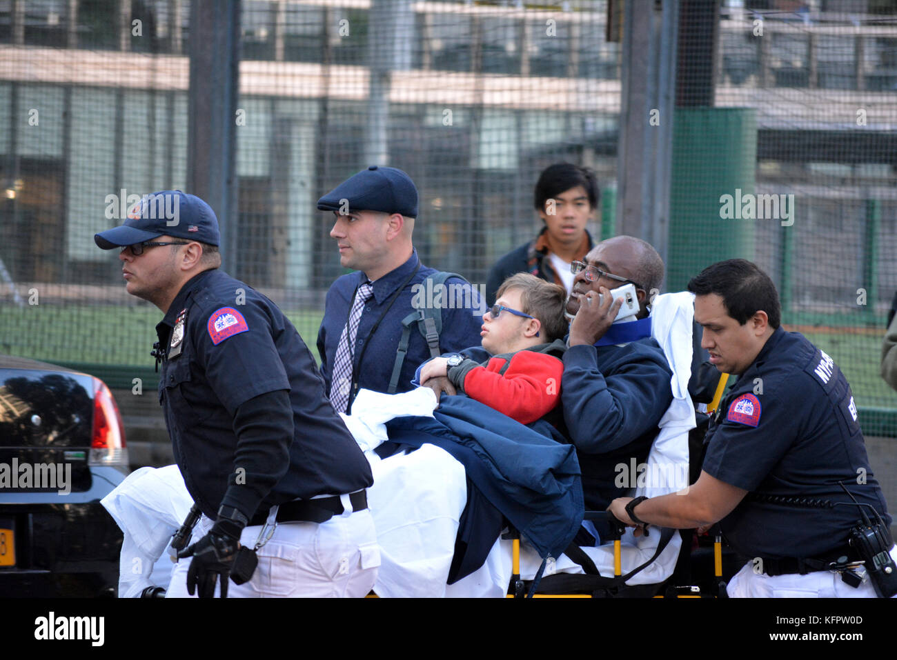 New York, USA. 31. Oktober 2017. Ersthelfer am Tatort eines Terroranschlags in Lower Manhattan. Quelle: Christopher Penler/Alamy Live News Stockfoto