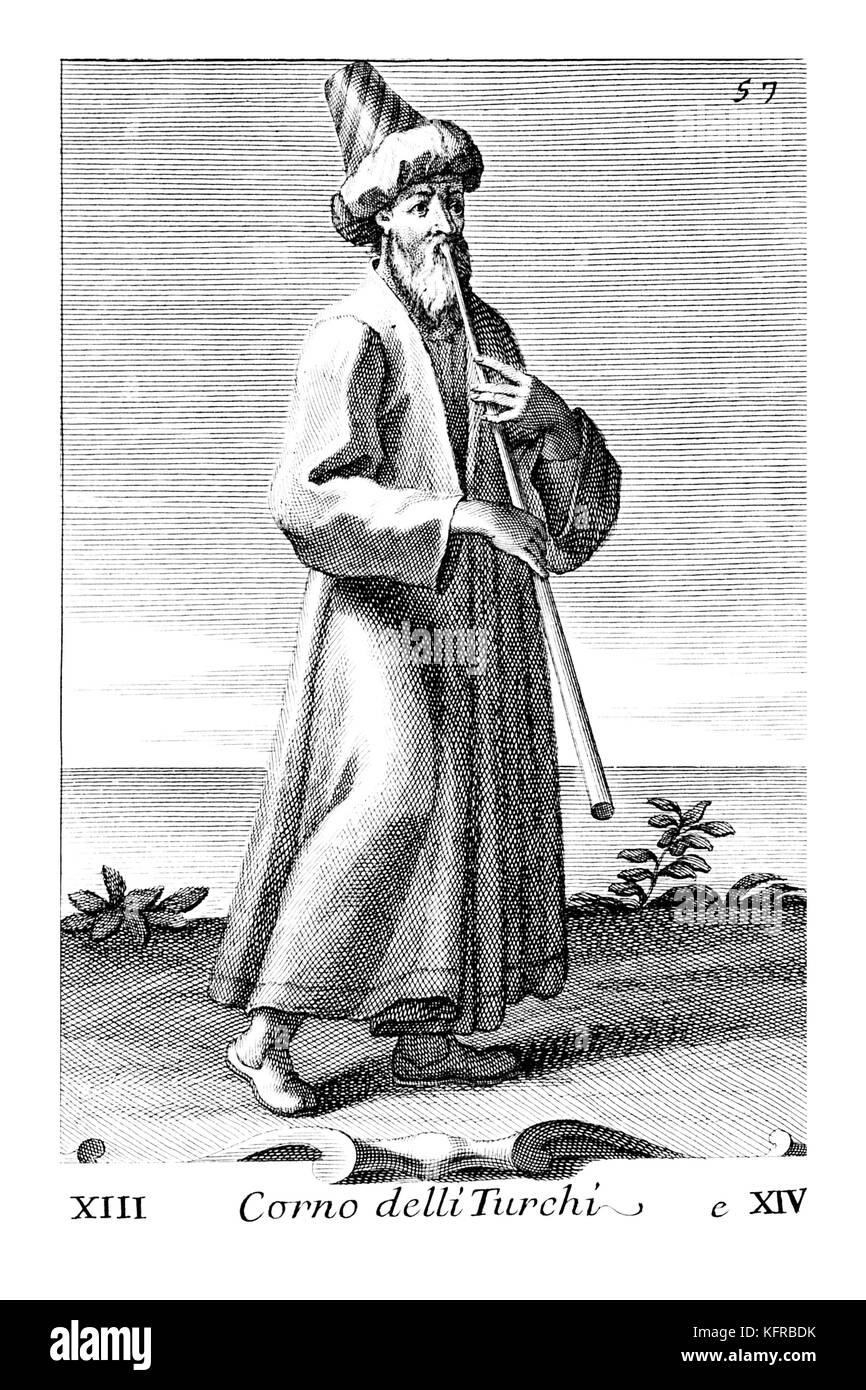 Mann spielt ein Türkisches Trompete. Abbildung von Filippo Bonanni's 'Gabinetto Armonico" im Jahre 1723 veröffentlicht, Abbildung 13 und 14. Kupferstich von Arnold Van Westerhout. Bildunterschrift liest Corno delli Turchi. Stockfoto