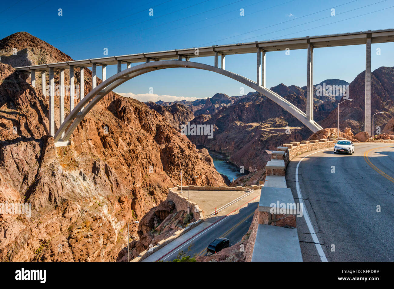 Mike O'Callaghan Pat Tillman Memorial Bridge über den Colorado River, in der Nähe der Hoover Dam, Mojave Wüste, in der Nähe von Boulder City, Nevada, USA Stockfoto