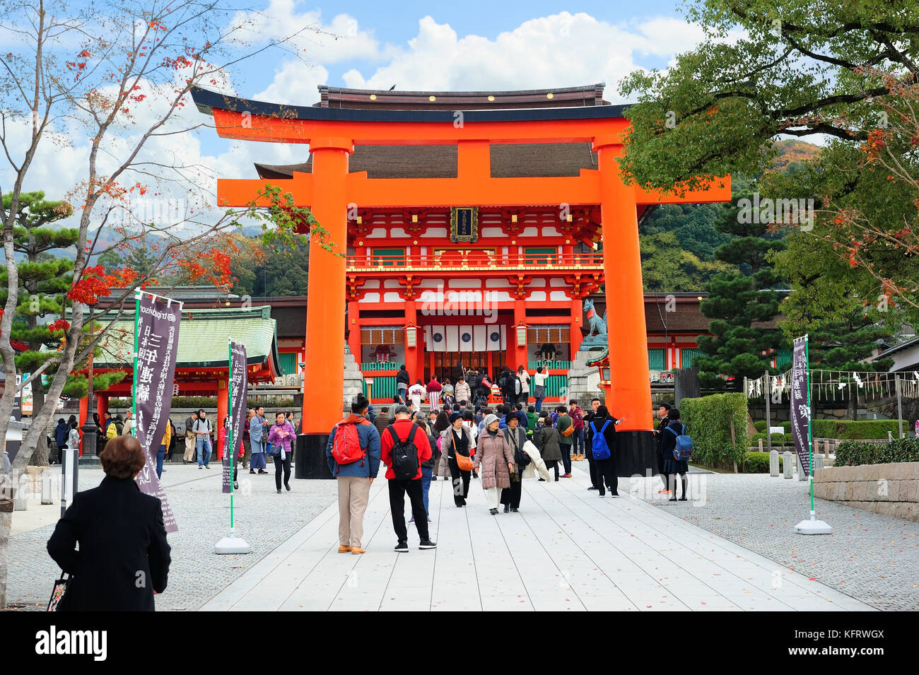 Kyoto, Japan - Dezember 01, 2016: Touristen besuchen fushimi Inari schrein Kyoto, Japan Stockfoto