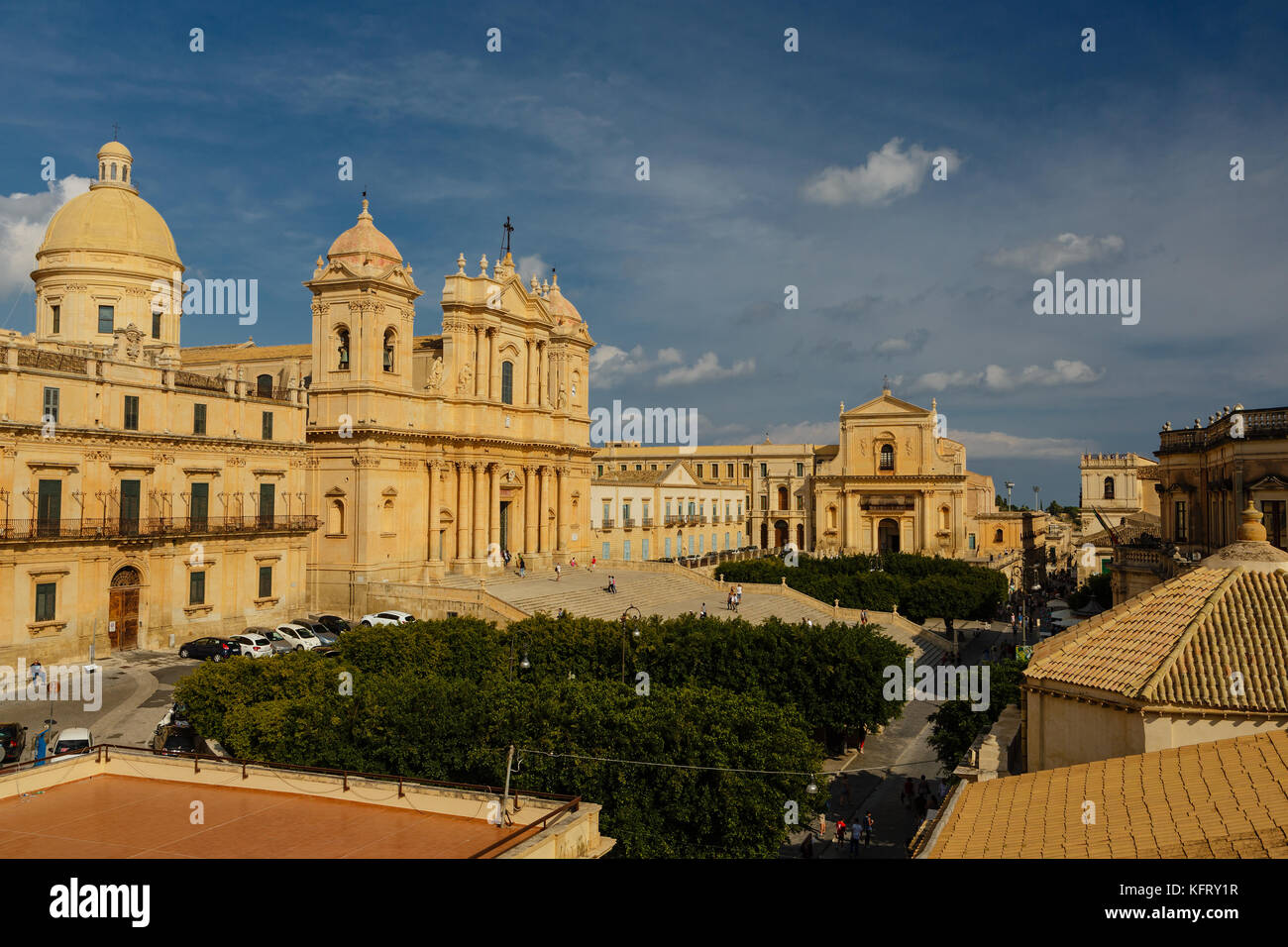 Blick auf die Kathedrale von Noto im Stil des sizilianischen Barocks, Noto, Sizilien, Italien Stockfoto