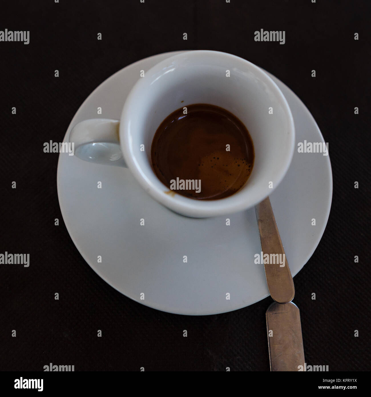 Kleine Kaffee Tasse starken Espresso am Morgen Stockfoto